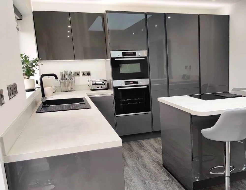 Armoire de cuisine brillante haute résistance à l'eau ODM / OEM pour cuisine de maison