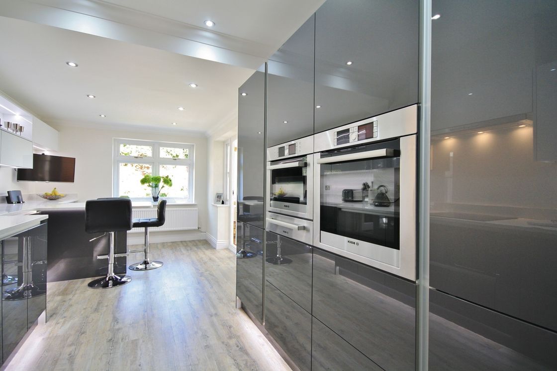 Armoire de cuisine brillante haute résistance à l'eau ODM / OEM pour cuisine de maison