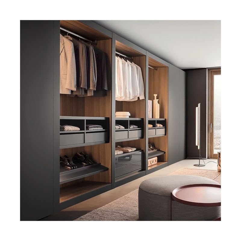 Armoire de rangement personnalisée dans un style de design contemporain pour le stockage des vêtements