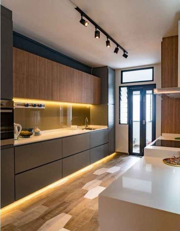 Armoires de cuisine de couleur de placage personnalisées avec tiroir coulissant et design moderne