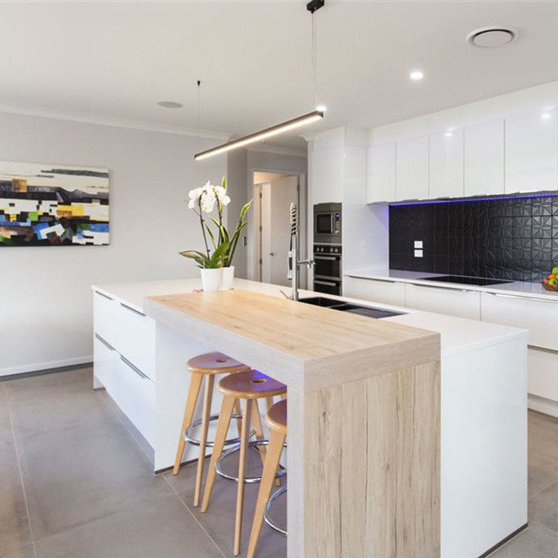 Ensembles de meubles en bois blanc pour la rénovation de vieilles cuisines