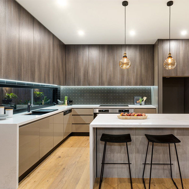 Ensembles de meubles en bois blanc pour la rénovation de vieilles cuisines