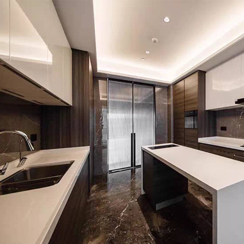 Ensembles de meubles en bois blanc pour la rénovation de vieilles cuisines