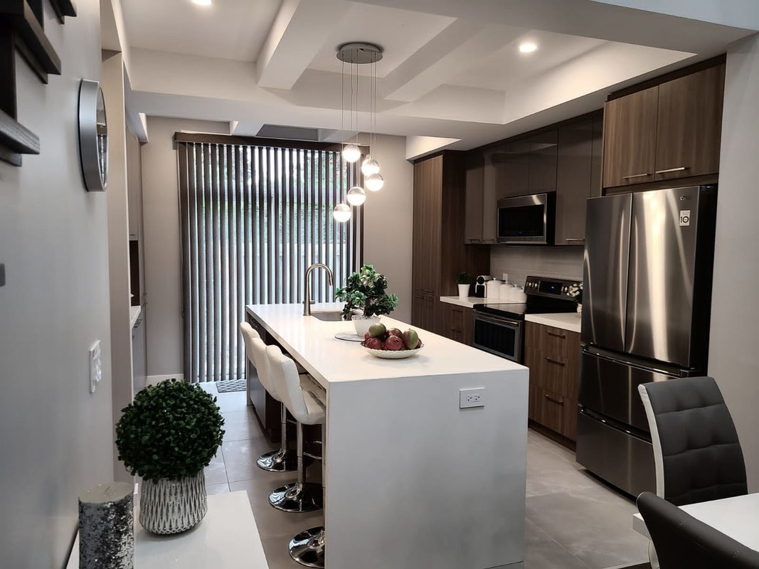 Unités de cuisine de luxe de design moderne ensemble de meubles armoire pour la rénovation d'une vieille cuisine