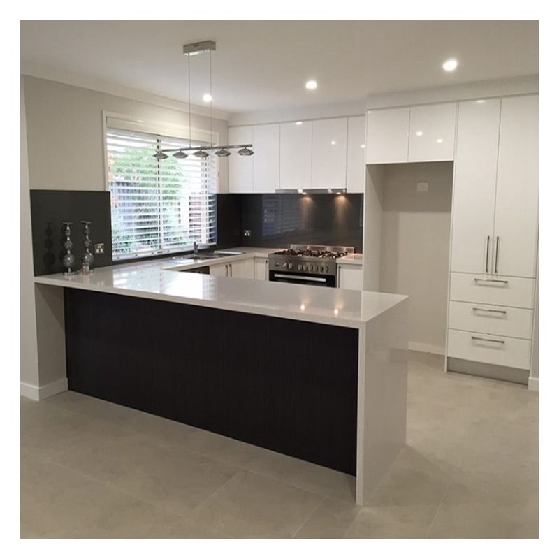 Armoires de cuisine modulaires personnalisées avec un design brillant sans peinture et un panneau de porte de shaker