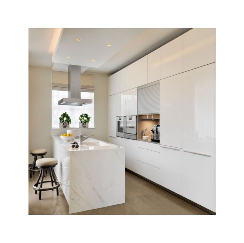 Armoire murale de cuisine de luxe avec comptoir en pierre de quartz