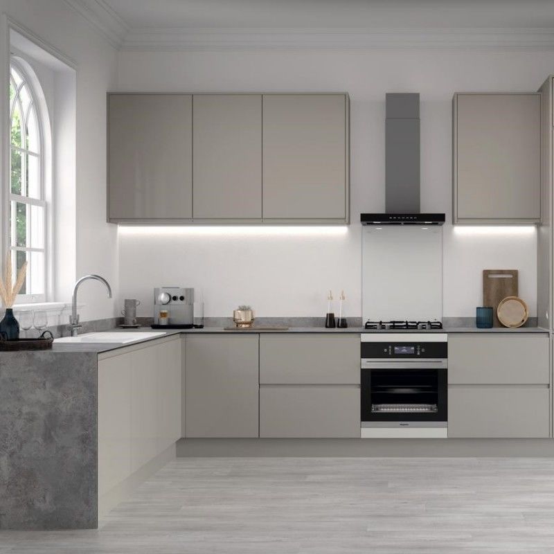 Armoire de cuisine en laque blanche personnalisée avec panneau de porte en PVC et tiroir Blum