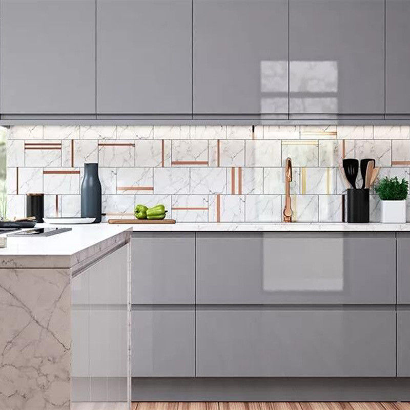 Armoires de cuisine en bois intelligent Meubles italiens avantageux pour les villas et les appartements
