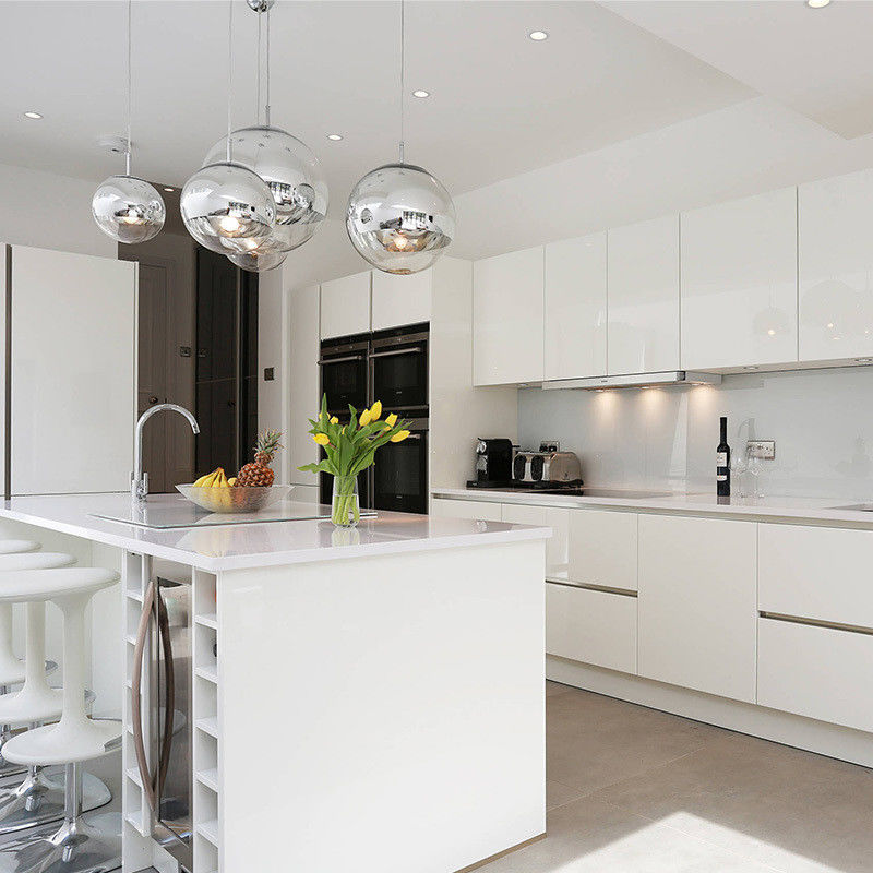 Armoires de cuisine en bois intelligent Meubles italiens avantageux pour les villas et les appartements
