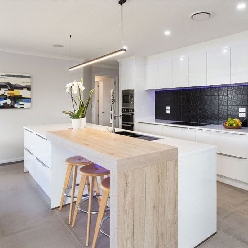 Armoires de cuisine en bois intelligent Meubles italiens avantageux pour les villas et les appartements