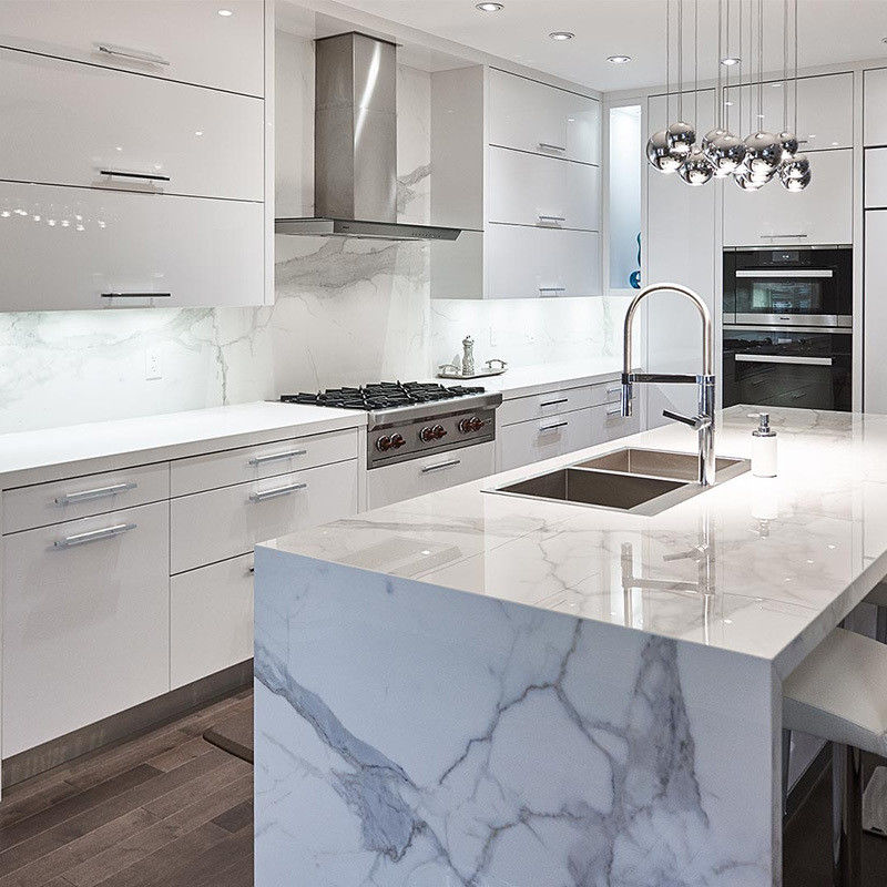 Armoires de cuisine en bois intelligentes et brillantes pour le remodelage de la cuisine