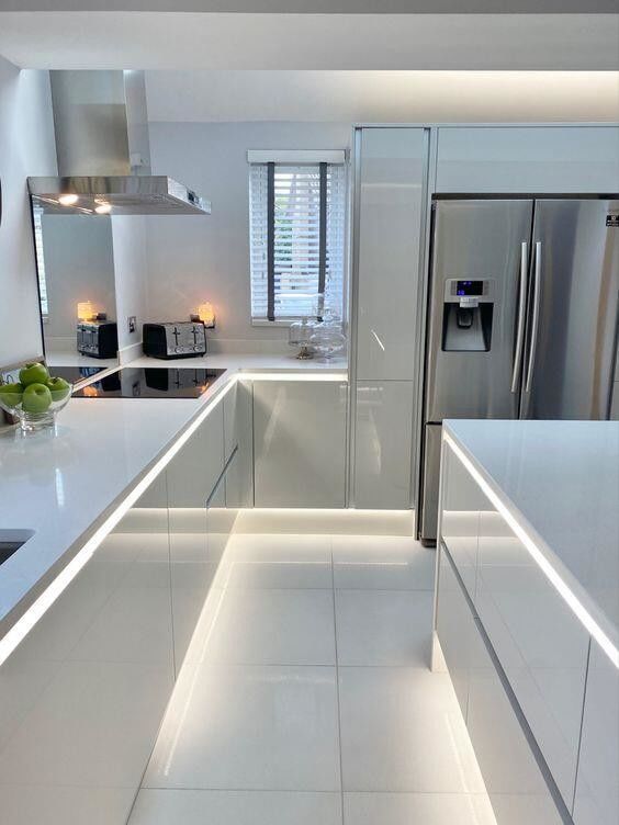 Blum Hardware Design moderne Light Box Armoire de cuisine pour la conception de petites cuisines colorées