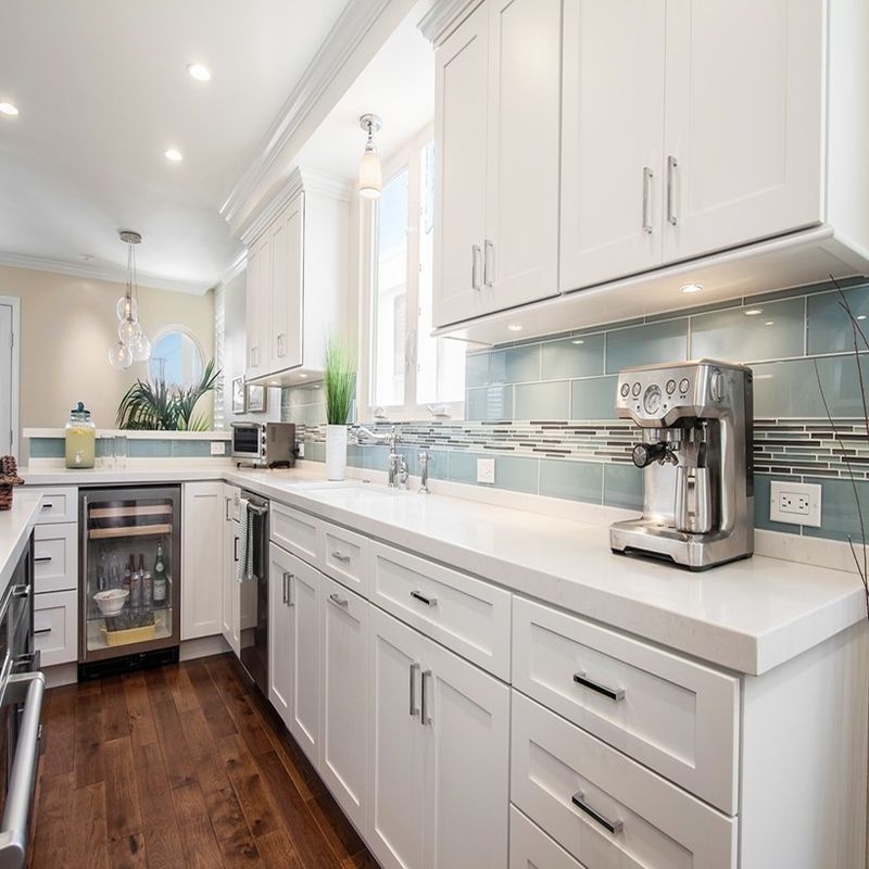 Armoire de cuisine en quartz conçue sur mesure avec carcasse en bois massif et rangement paresseux Susan