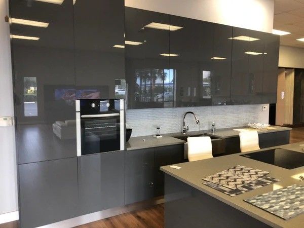 Taille personnalisée Meubles italiens Cuisine intelligente Armoires murales pour un design moderne