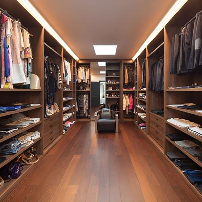 Chambres à coucher, placard, garde-robe en bois massif, avec un design moderne.