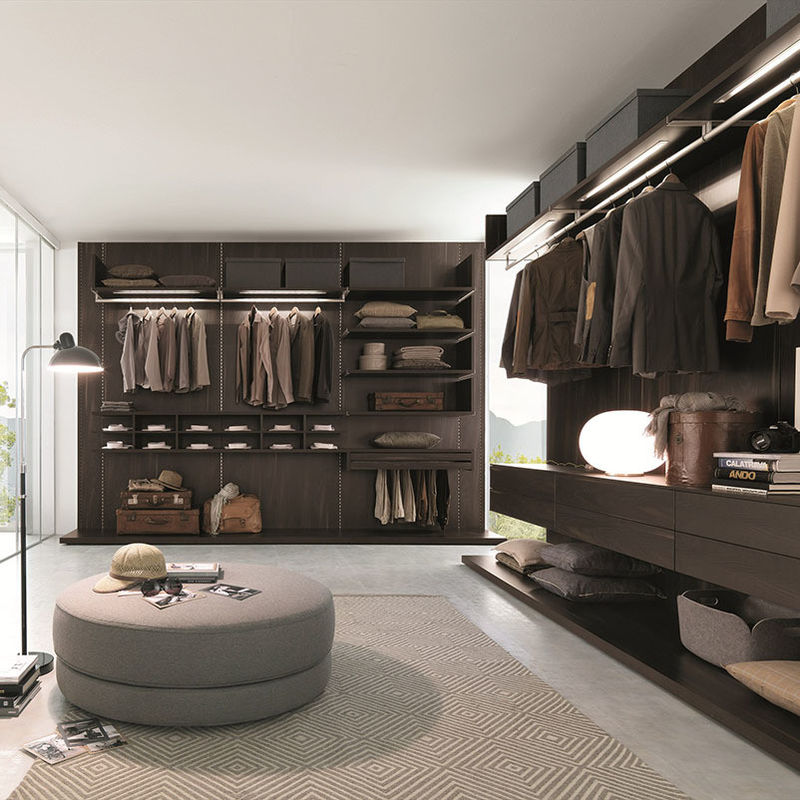 Chambres à coucher, placard, garde-robe en bois massif, avec un design moderne.