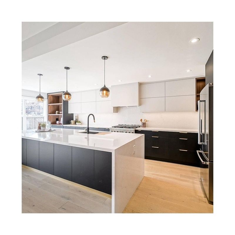 Armoire de cuisine modulaire de conception moderne sur mesure avec portes de finition en bois massif et en laque