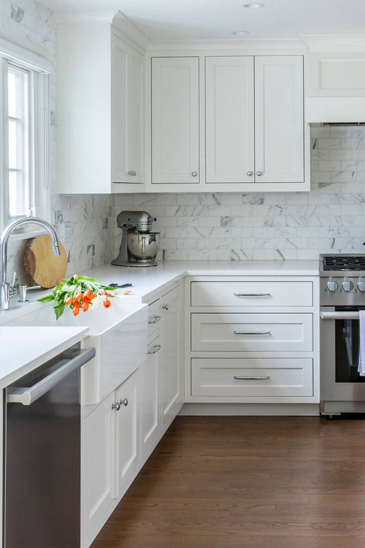Armoire de cuisine en bois massif personnalisé pour le commerce et la maison