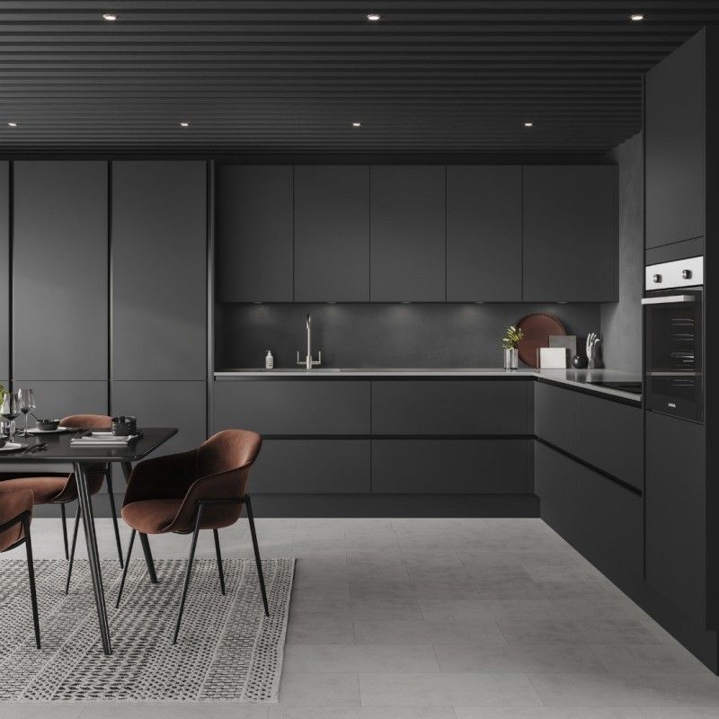 Armoire de cuisine sur mesure à paroi unique noire avec grande île et Blum