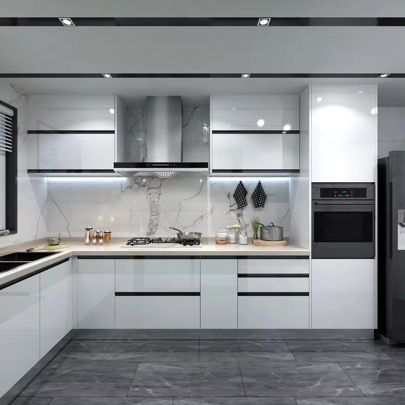 Des armoires de cuisine en PVC de couleur blanche pour le design moderne sur le marché
