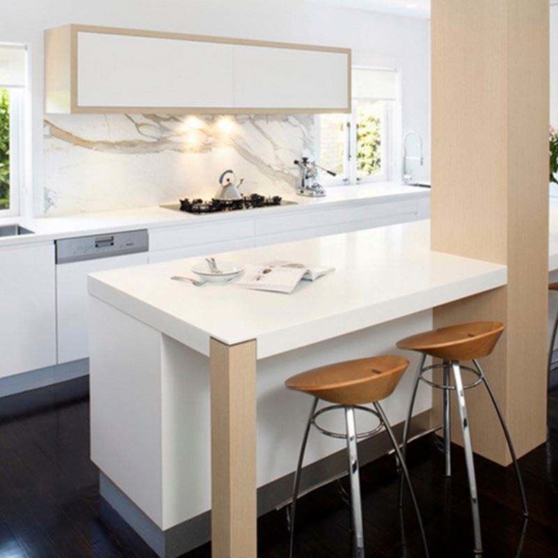 Des armoires de cuisine en PVC de couleur blanche pour le design moderne sur le marché
