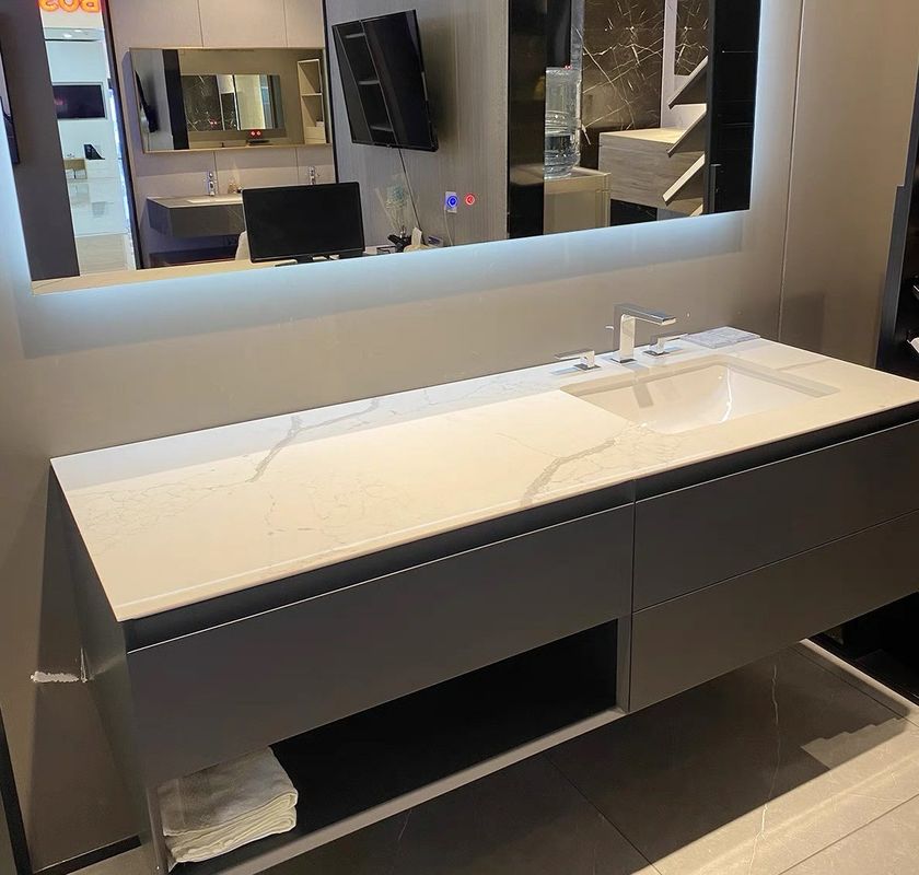 C'est un meuble européen sur mesure, une commode à coin avec évier, très populaire et beau.