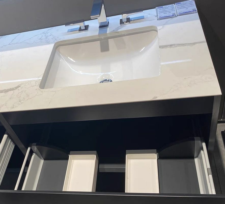 C'est un meuble européen sur mesure, une commode à coin avec évier, très populaire et beau.