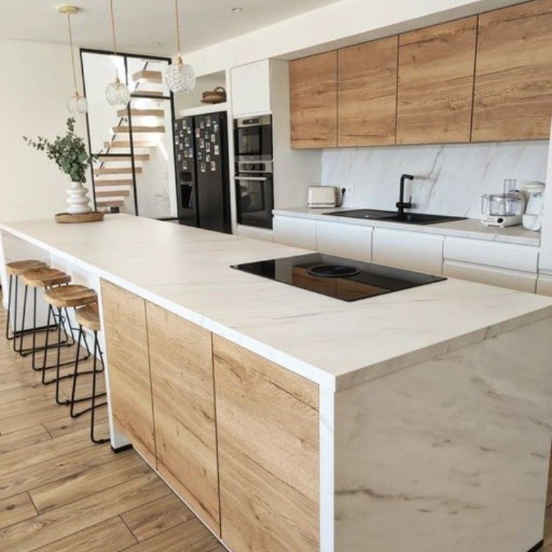 Armoire de cuisine moderne en laque blanche avec panneau de porte acrylique et comptoir en pierre de quartz