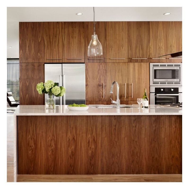 Armoires de cuisine en bois massif personnalisées avec portes en faisceau brillant en bois clair foncé