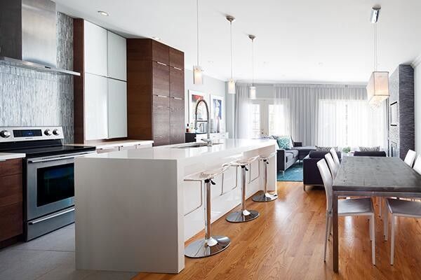 Armoires de cuisine en bois massif de luxe moderne avec conception ignifuge et matériau de porte HDF