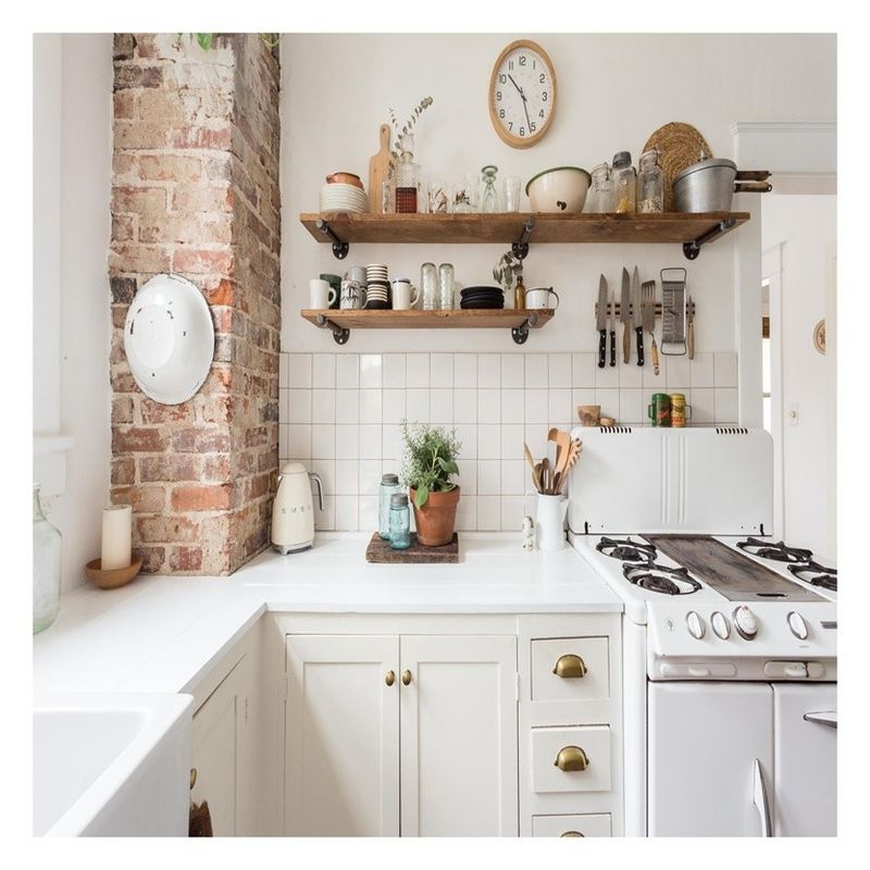 Armoires en verre en bois massif blanc moderne Solution économe en espace pour les petites cuisines