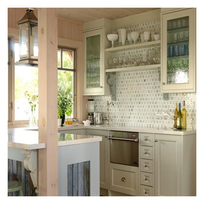 Armoires en verre en bois massif blanc moderne Solution économe en espace pour les petites cuisines