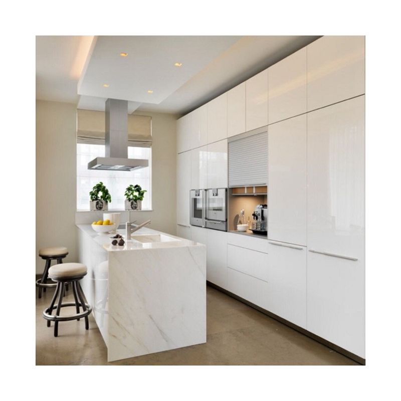 Armoire de cuisine de luxe en carton de mélamine avec design de style moderne et panneau de porte en laque