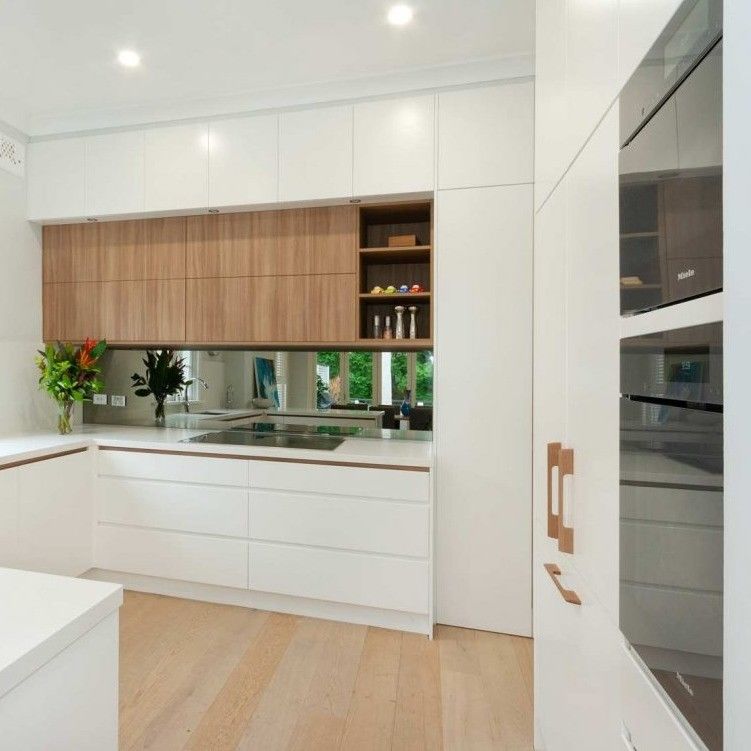 Design d'armoire de cuisine Modulaire en bois massif Mdf Faisceau Laque Finition en bois de noyer Couleur