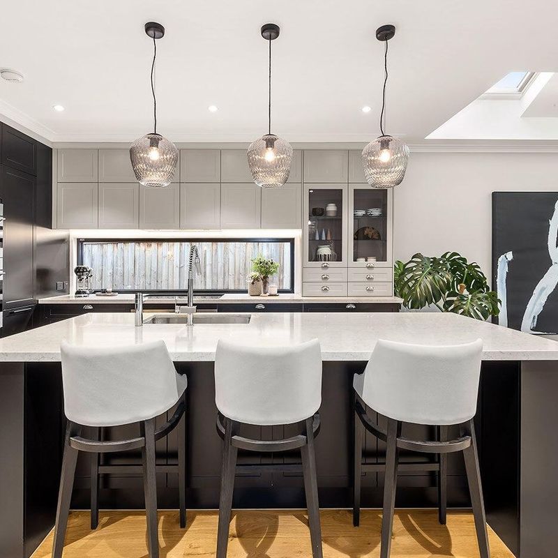Armoire de cuisine de style européen avec porte en verre et étagère murale à l'épreuve du feu
