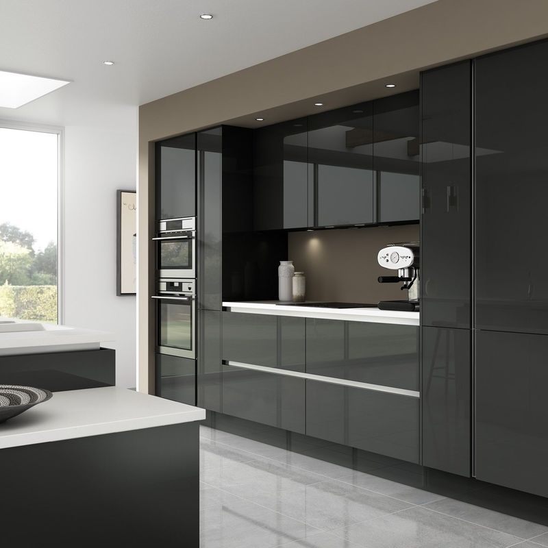 Armoire de garde-manger avec panneau de porte en bois massif en noir