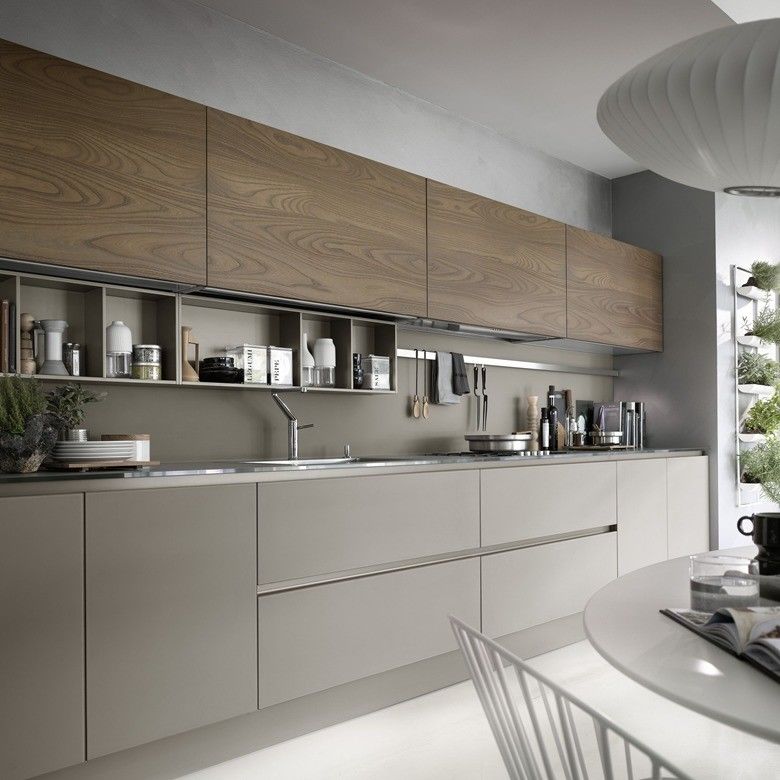 Armoires de rangement mat gris clair sans poignée Blum pour le design de meubles de cuisine modernes