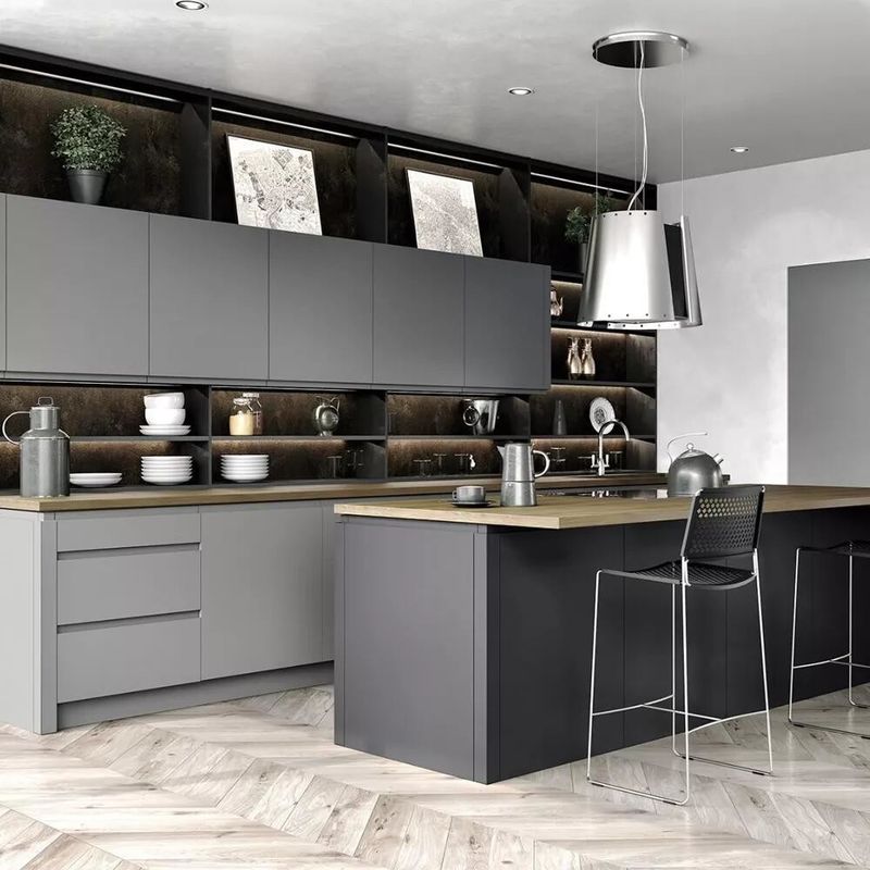 Armoires de rangement mat gris clair sans poignée Blum pour le design de meubles de cuisine modernes
