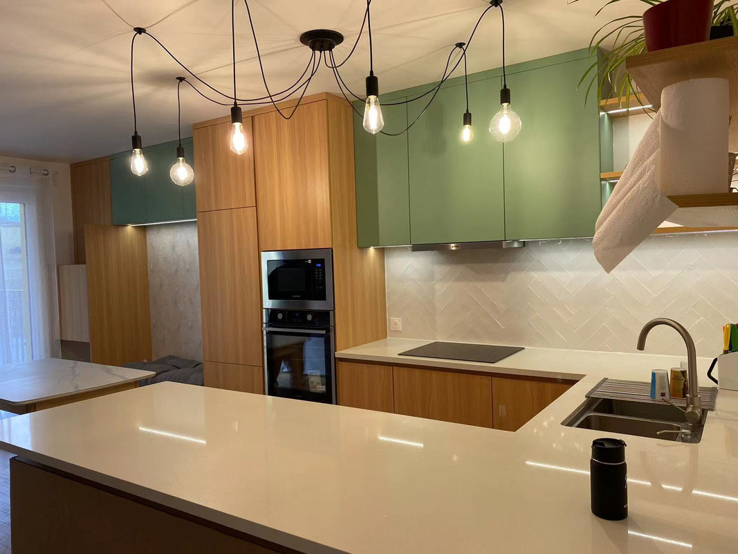 Armoires de cuisine modulaires abordables avec panneau de mélamine et matériel Blum au Sri Lanka