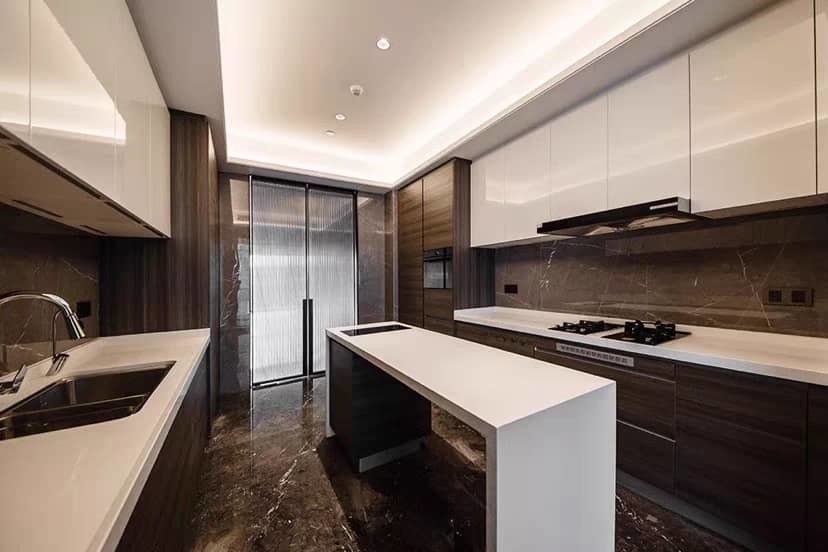 Armoires de cuisine modulaires abordables avec panneau de mélamine et matériel Blum au Sri Lanka