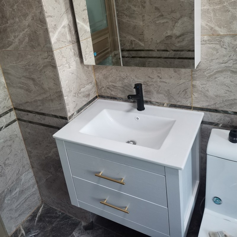 Ensemble de vanité de salle de bain de design moderne haut de gamme avec montage murale et finition en PVC / laque