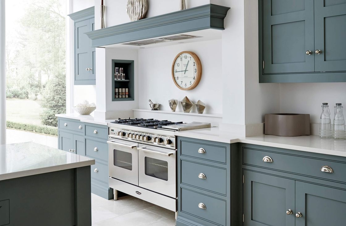 Armoire murale de cuisine de luxe de couleur personnalisée pour un nettoyage facile dans un appartement de style moderne