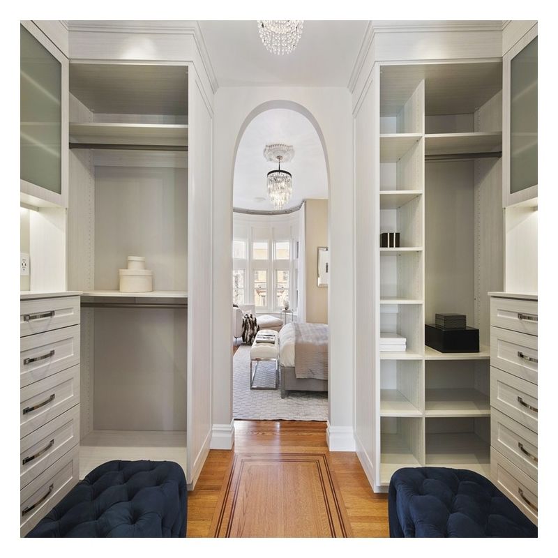 Conception contemporaine Panneau de porte en verre noir Armoire de chambre en bois massif pour appartement