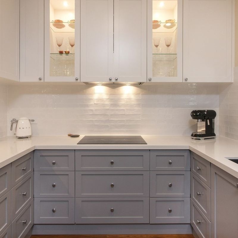 Armoires de cuisine modulaires de shaker faciles à nettoyer avec taille personnalisée et carcasse en contreplaqué