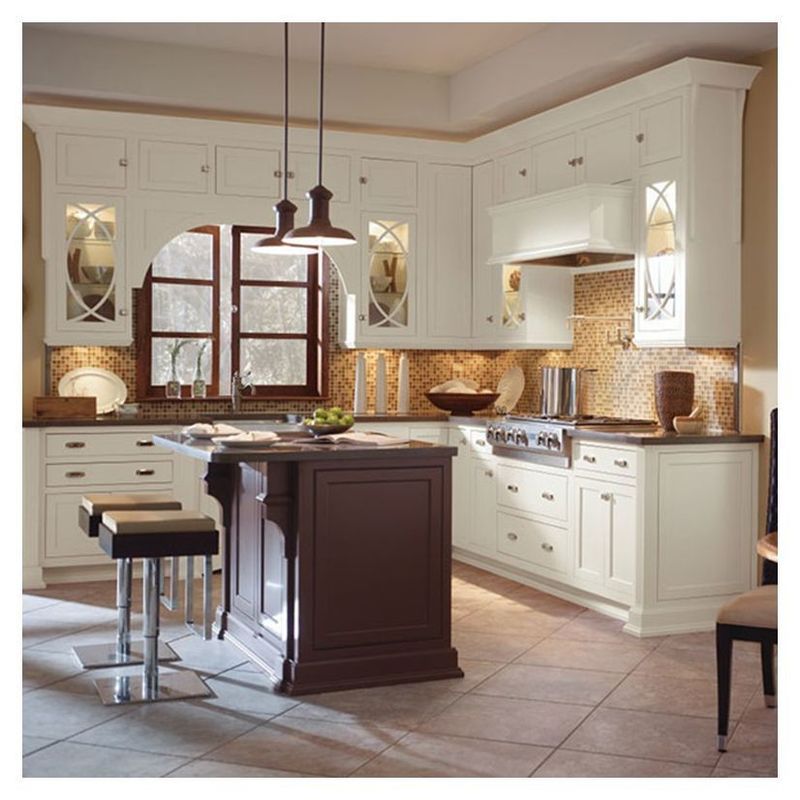 Armoire de cuisine en bois massif sculpté en gris classique américain avec bord plat