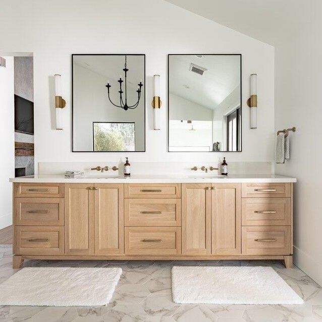 Vanité suspendue au mur de style moderne avec miroir et bassin dans les armoires de salle de bain des hôtels de luxe