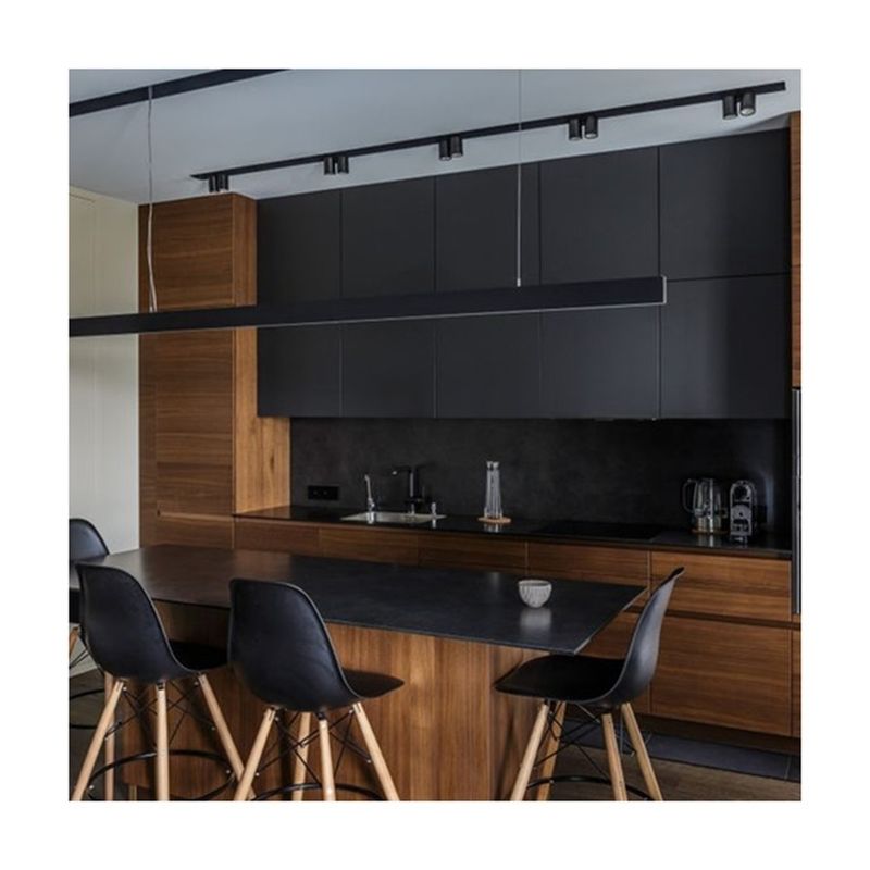Armoires de chambre intelligentes Armoire de cuisine moderne et four en noir mat pour les clients finaux