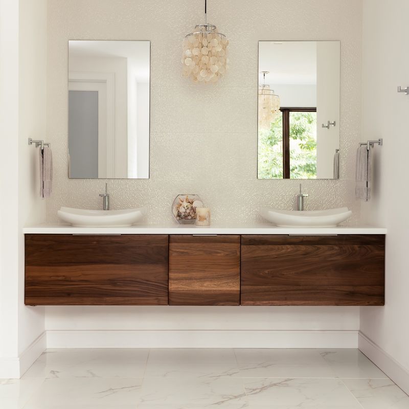 Armoire de vanité de salle de bain avec miroir en argent monté sur le mur