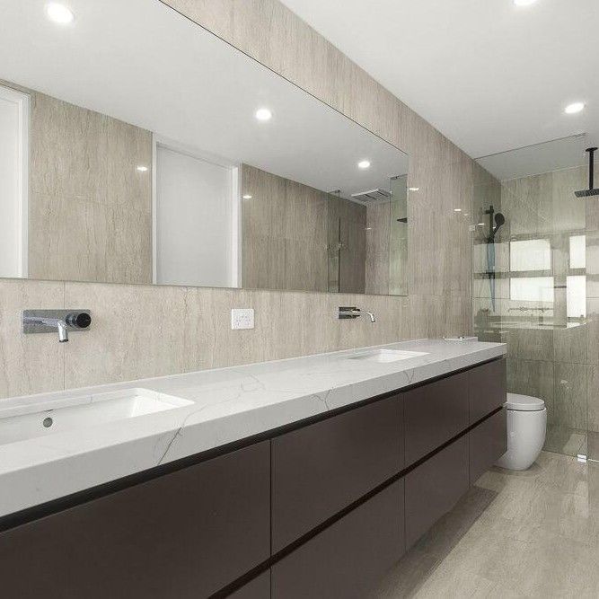 Ensemble de vanité de salle de bains moderne monté sur le mur avec armoire à miroirs intelligents largeur 38-46
