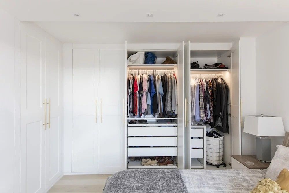 Caractéristique de résistance à l'humidité et le style du panneau en bois pour la garde-robe de chambre haute qualité en bois